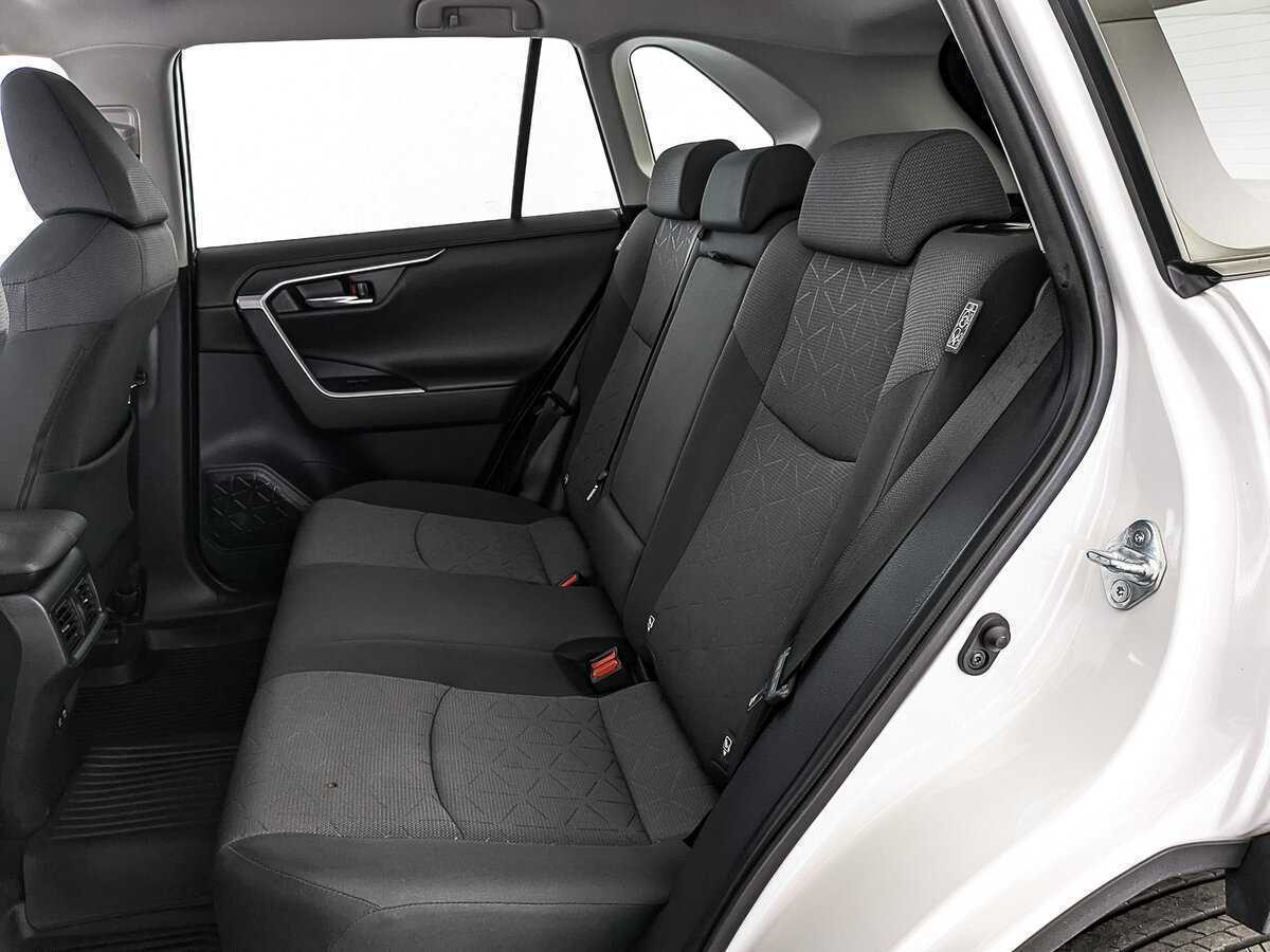 Toyota RAV4 2021 года с пробегом. Фото: #11