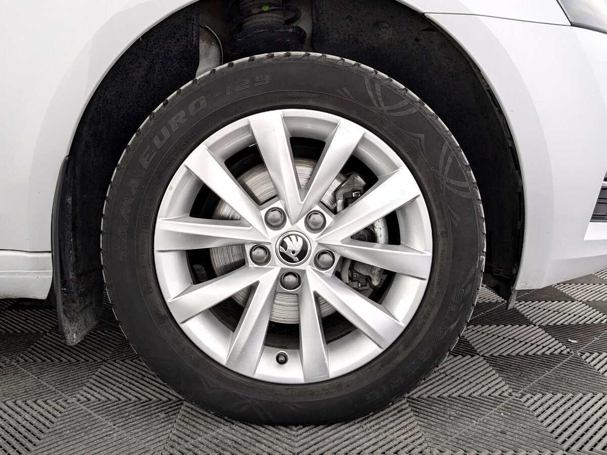 Б/У Шкода Октавия 2019 года. Фото: #16