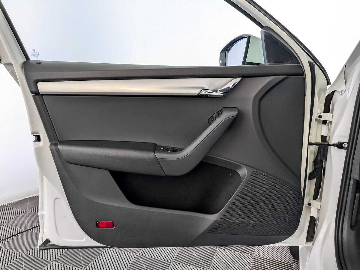 Б/У Шкода Октавия 2019 года. Фото: #17