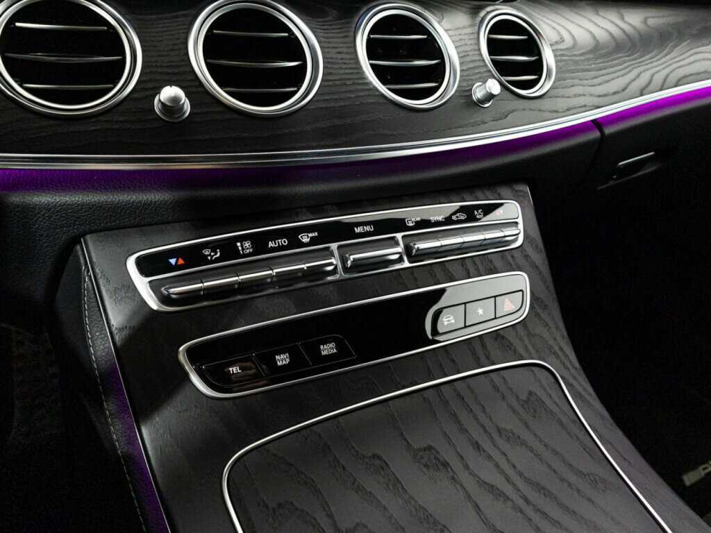 Mercedes-Benz E-Класс 2020 года с пробегом. Фото: #18