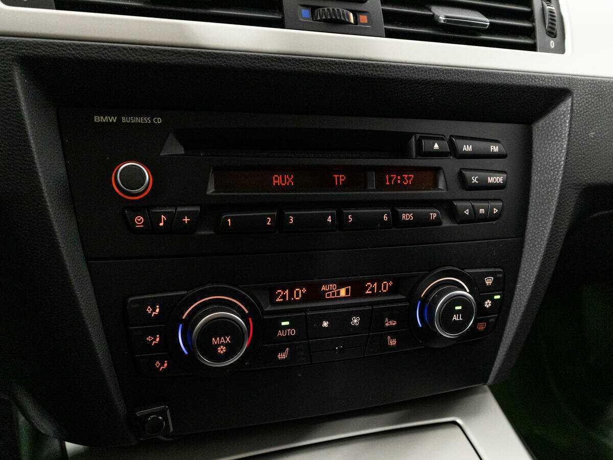 BMW 3 серии 2011 года с пробегом. Фото: #17