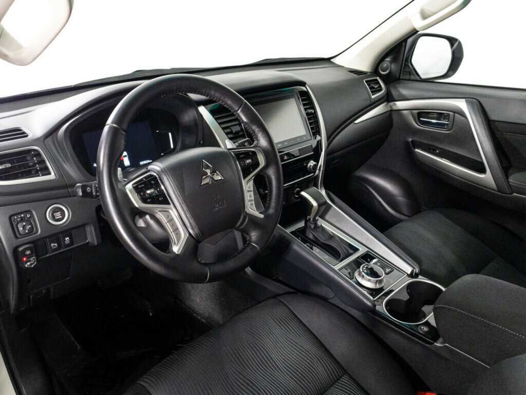 Mitsubishi Montero Sport 2022 года с пробегом. Фото: #8