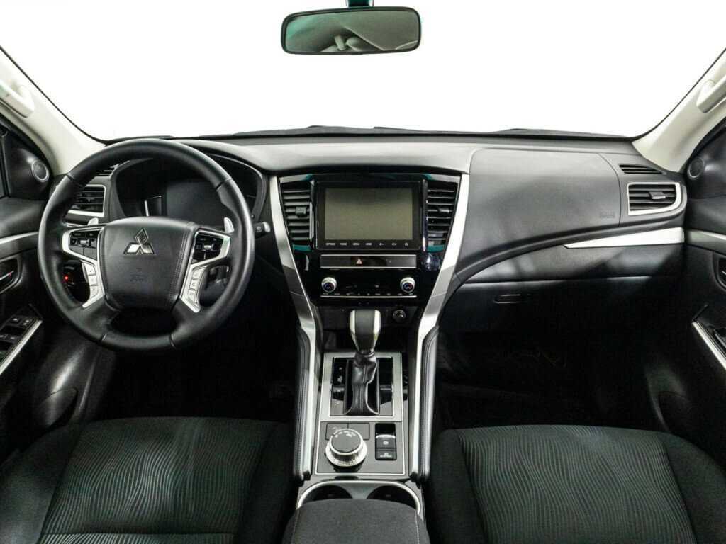 Mitsubishi Montero Sport 2022 года с пробегом. Фото: #10