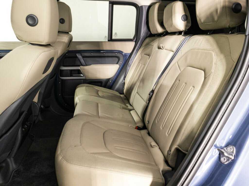 Land Rover Defender 2021 года с пробегом. Фото: #7