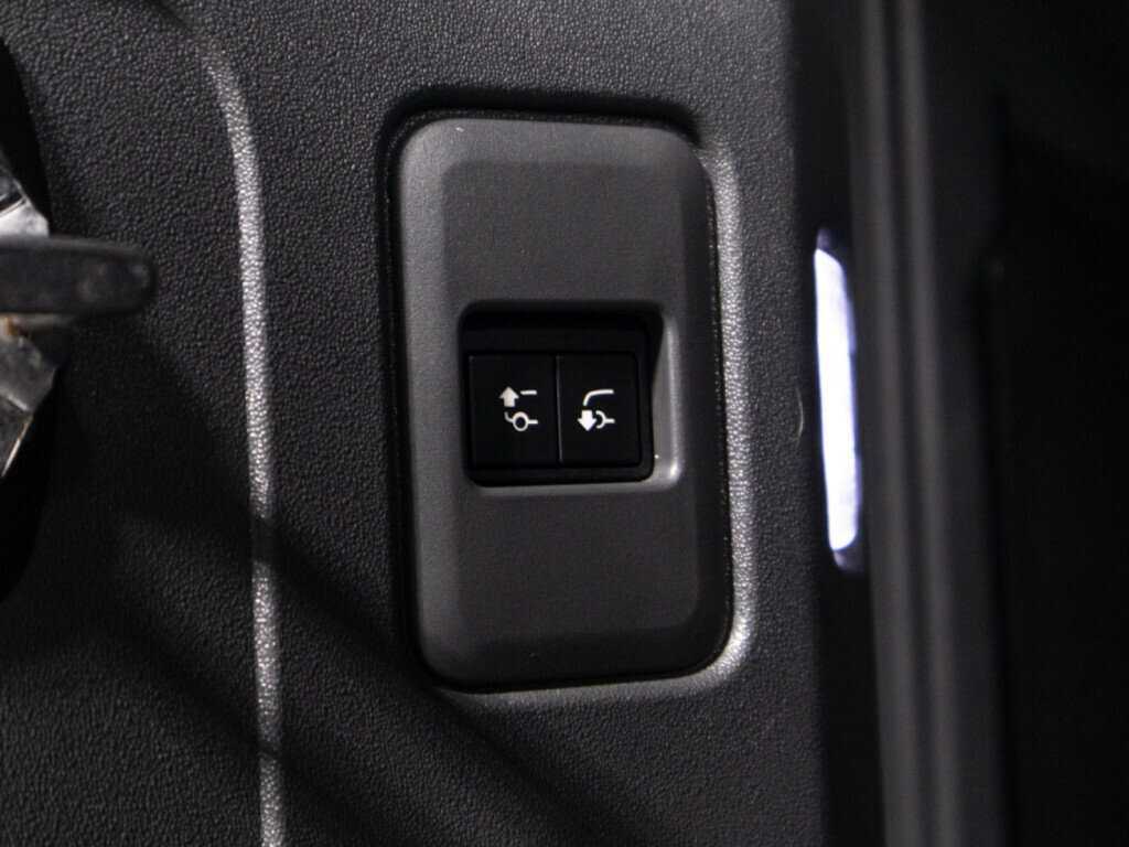 Land Rover Defender 2021 года с пробегом. Фото: #13