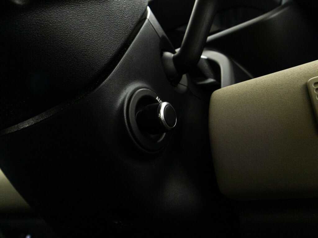 Land Rover Defender 2021 года с пробегом. Фото: #21