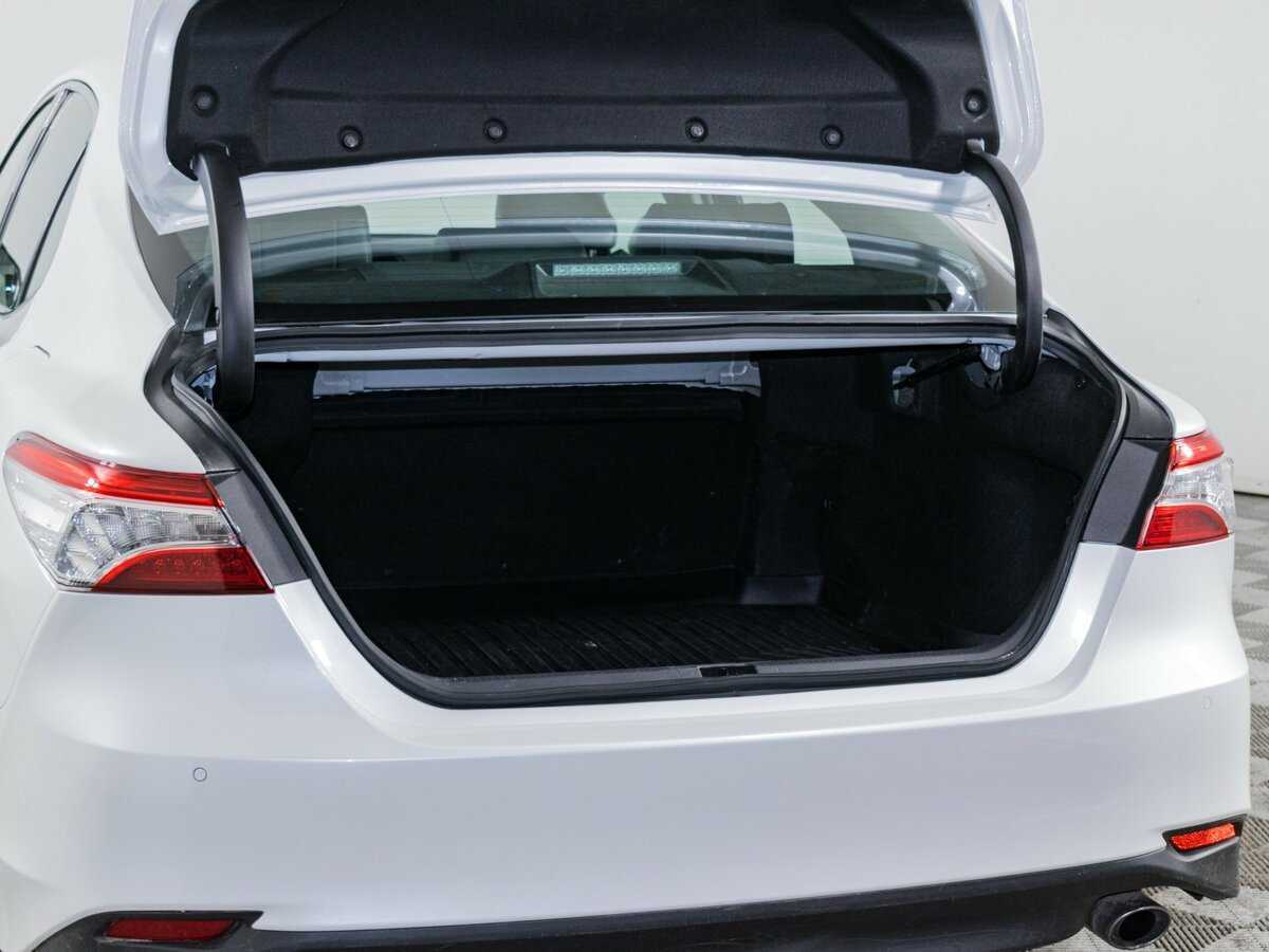 Toyota Camry 2018 года с пробегом. Фото: #6