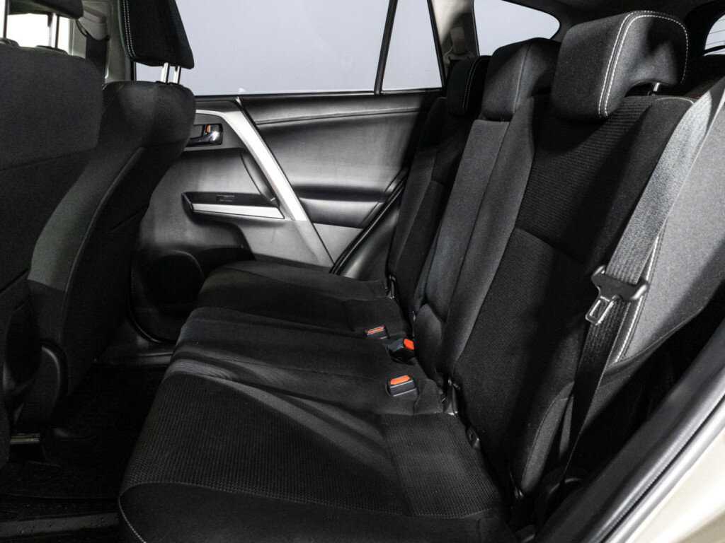 Toyota RAV4 2015 года с пробегом. Фото: #9