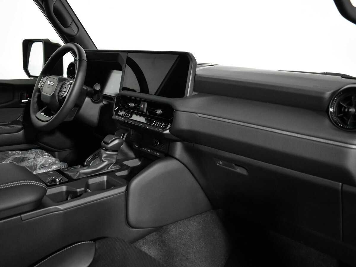 Toyota Land Cruiser Prado 2024 года с пробегом. Фото: #8