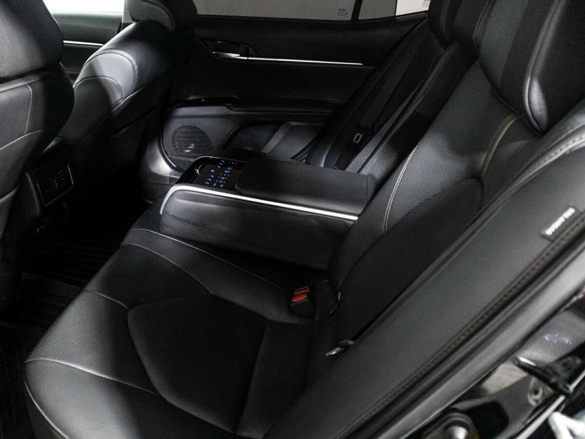 Toyota Camry 2019 года с пробегом. Фото: #25