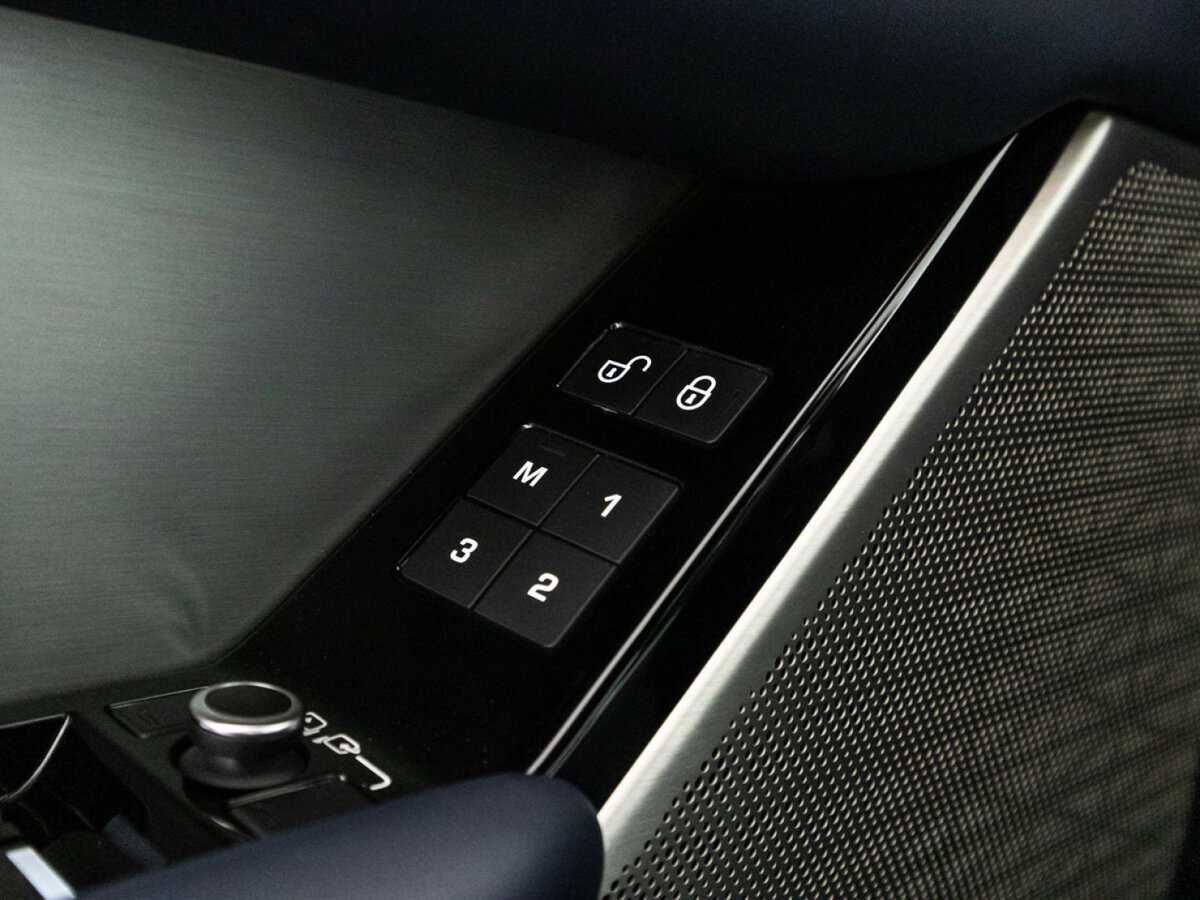 Land Rover Range Rover Velar 2018 года с пробегом. Фото: #16