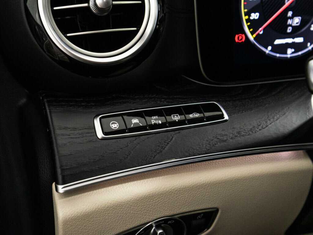 Mercedes-Benz E-Класс AMG 2018 года с пробегом. Фото: #23