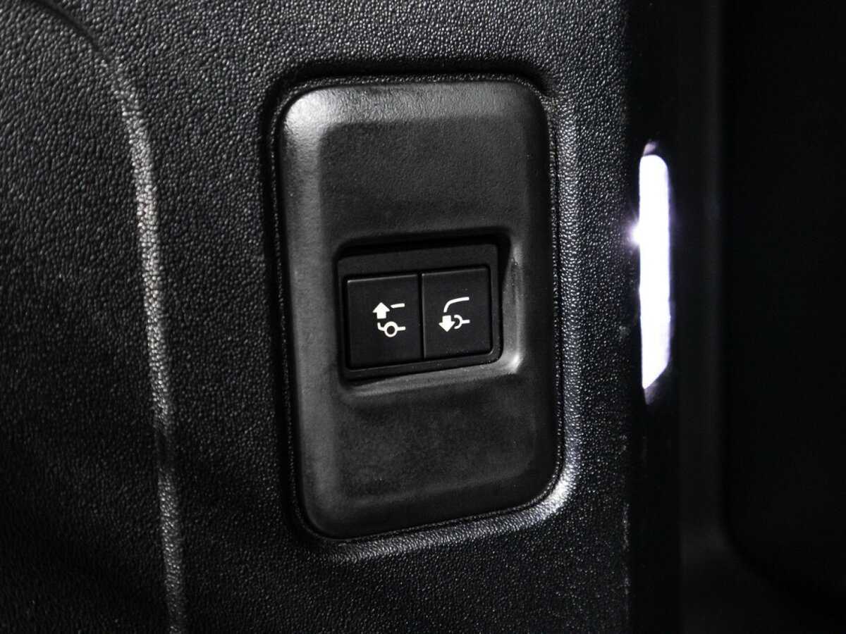 Land Rover Defender 2020 года с пробегом. Фото: #13