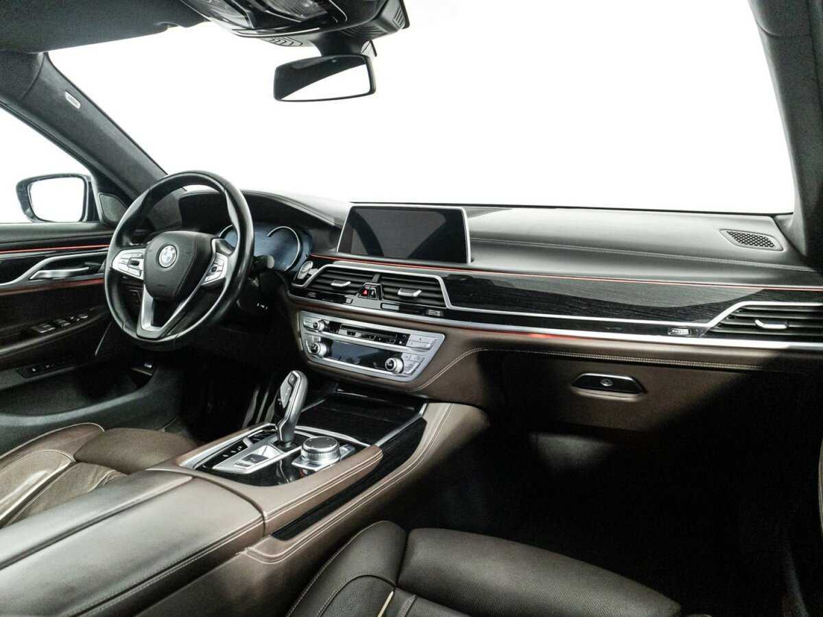 BMW 7 серии 2018 года с пробегом. Фото: #8