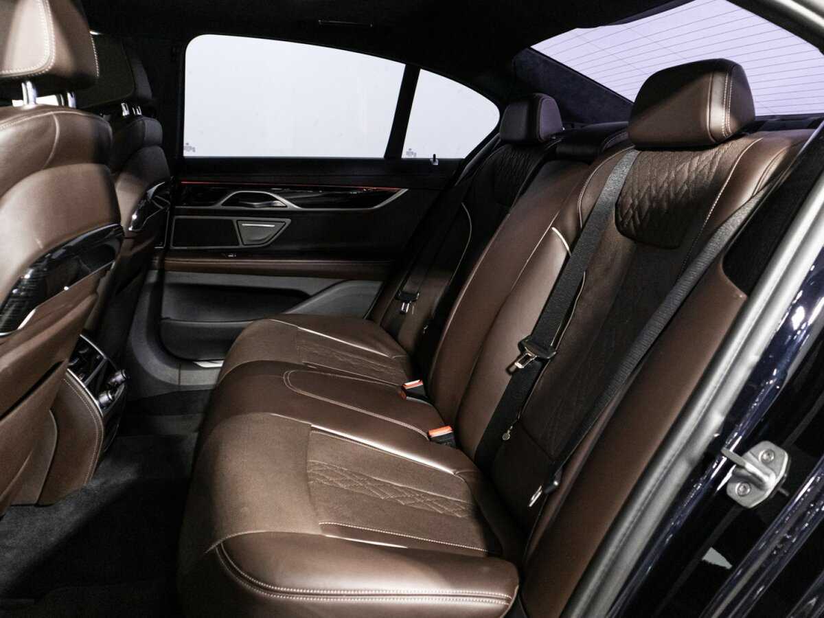BMW 7 серии 2018 года с пробегом. Фото: #9