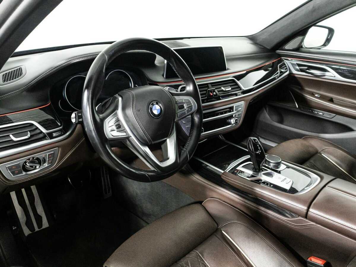 BMW 7 серии 2018 года с пробегом. Фото: #10