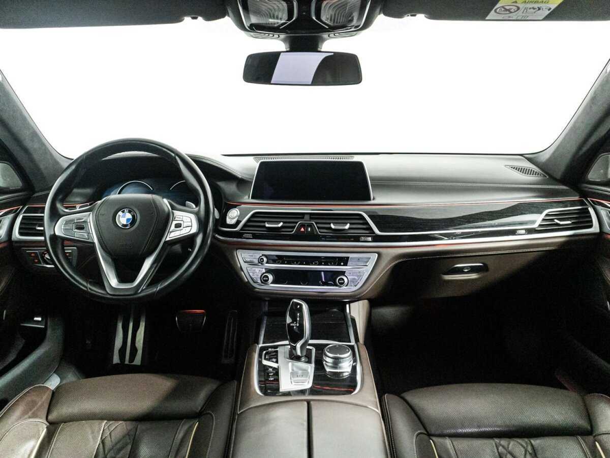 BMW 7 серии 2018 года с пробегом. Фото: #12