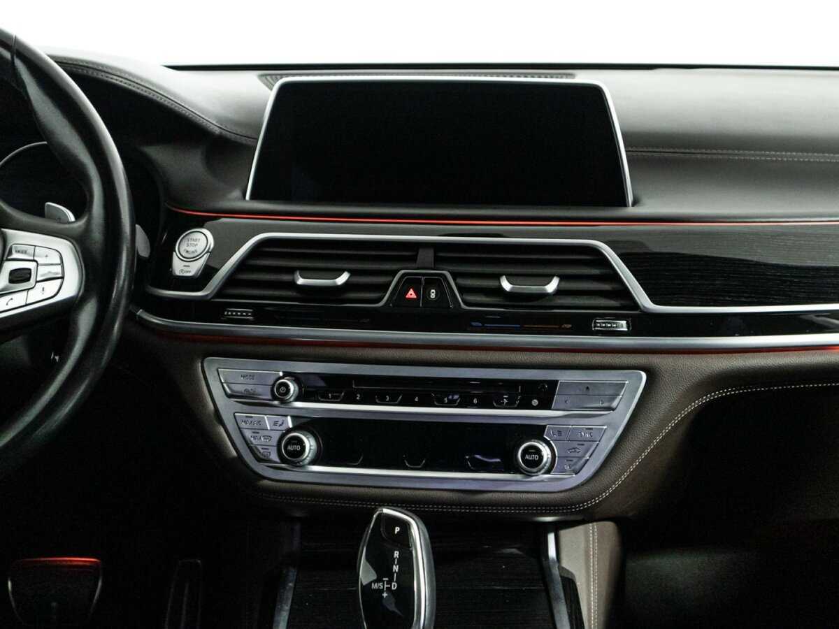 BMW 7 серии 2018 года с пробегом. Фото: #13