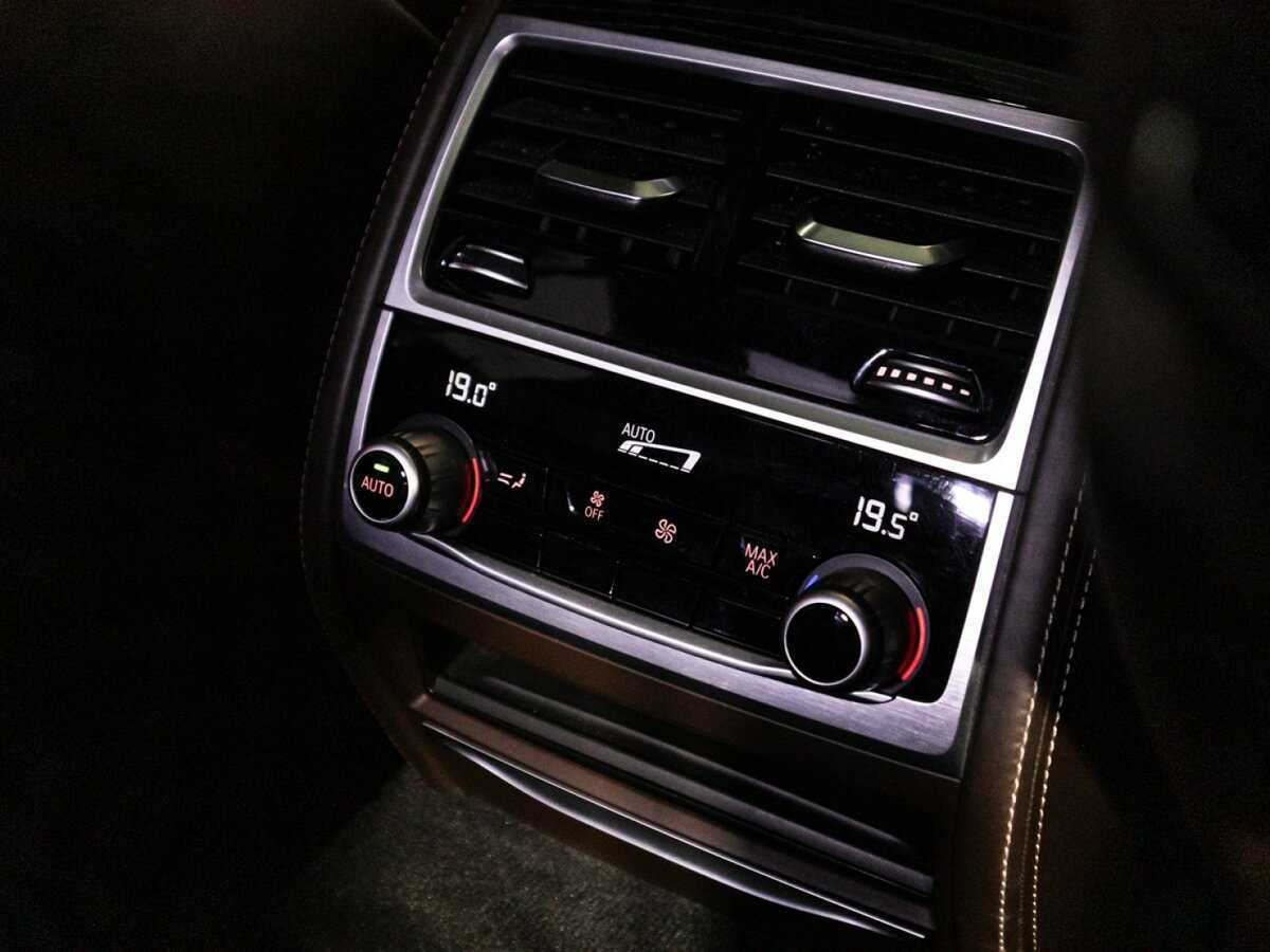 BMW 7 серии 2018 года с пробегом. Фото: #25