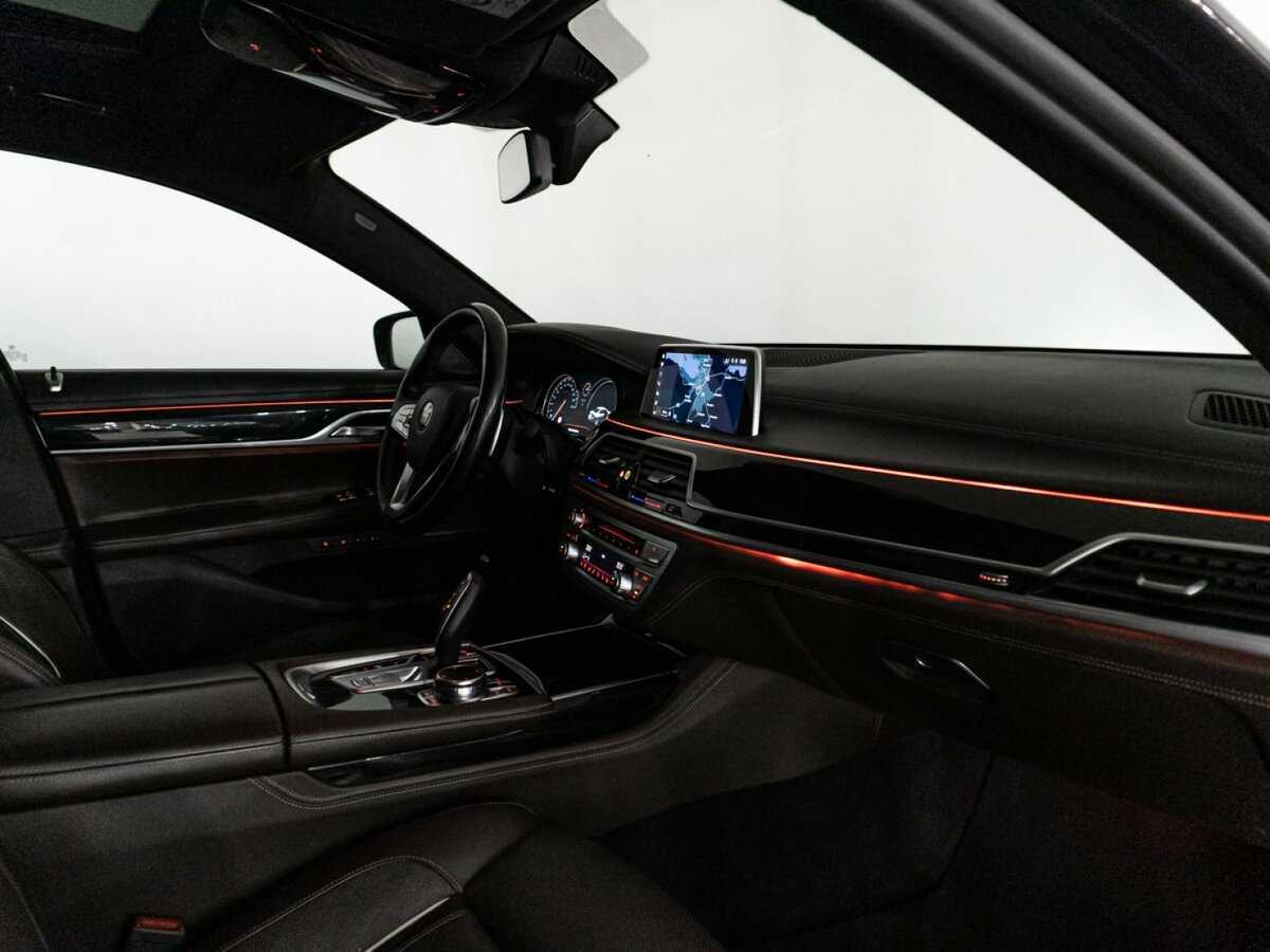 BMW 7 серии 2018 года с пробегом. Фото: #26