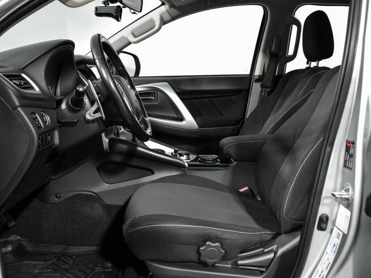 Mitsubishi Pajero Sport 2019 года с пробегом. Фото: #9