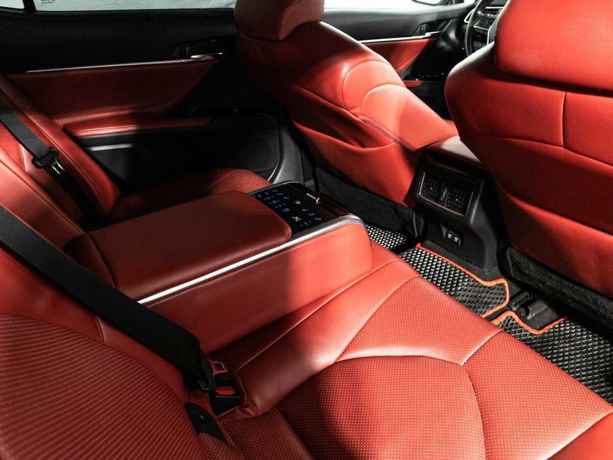 Toyota Camry 2019 года с пробегом. Фото: #25