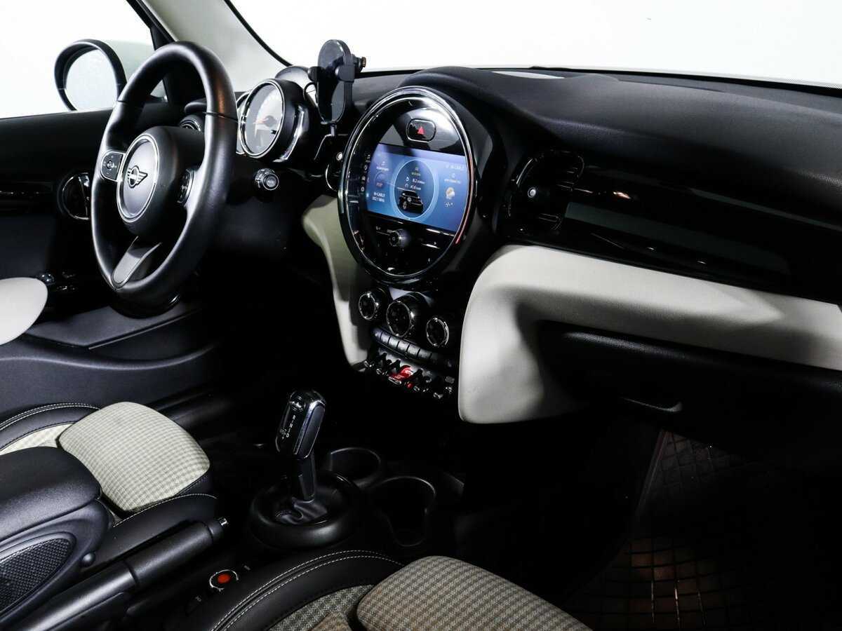 Mini Hatch 2021 года с пробегом. Фото: #5