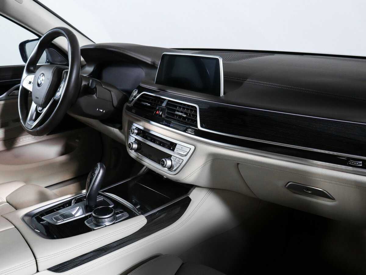 BMW 7 серии 2021 года с пробегом. Фото: #8