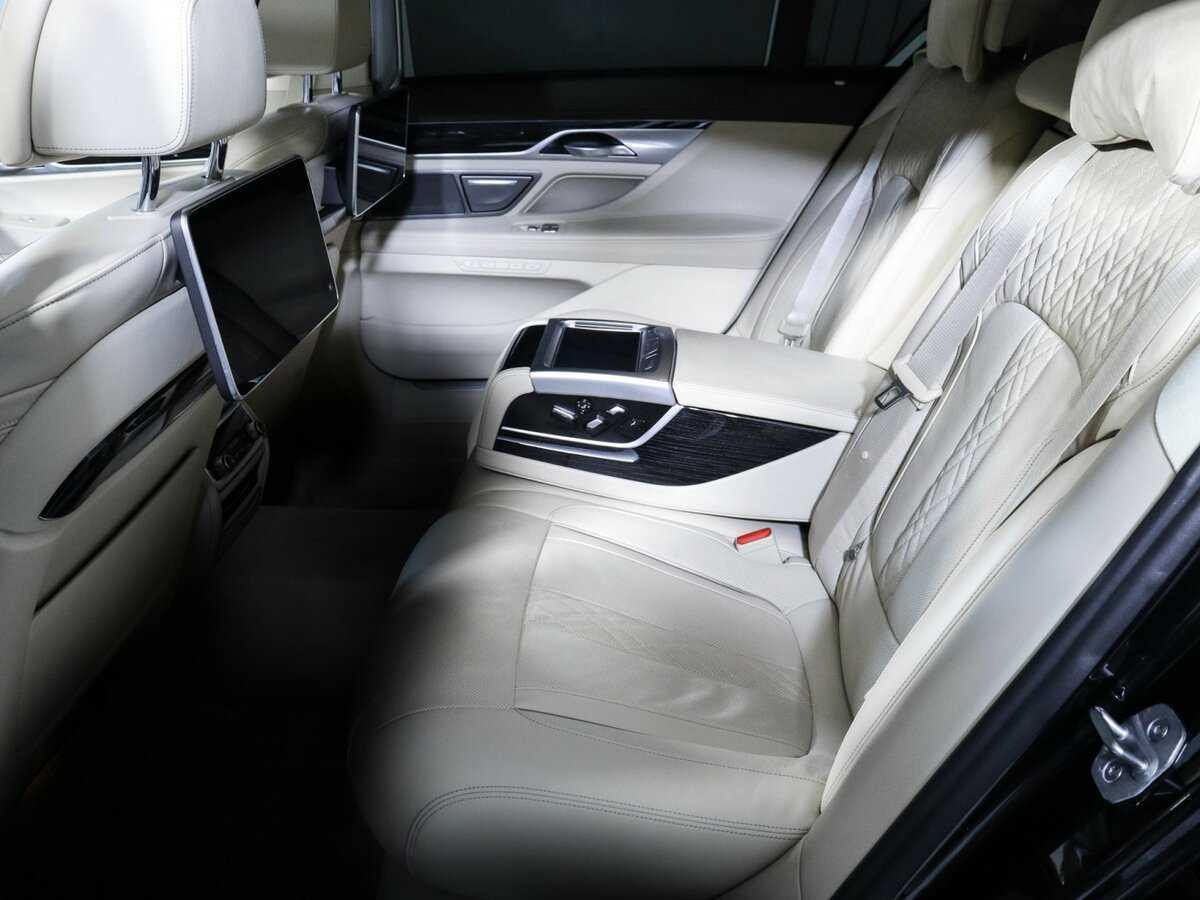 BMW 7 серии 2021 года с пробегом. Фото: #9