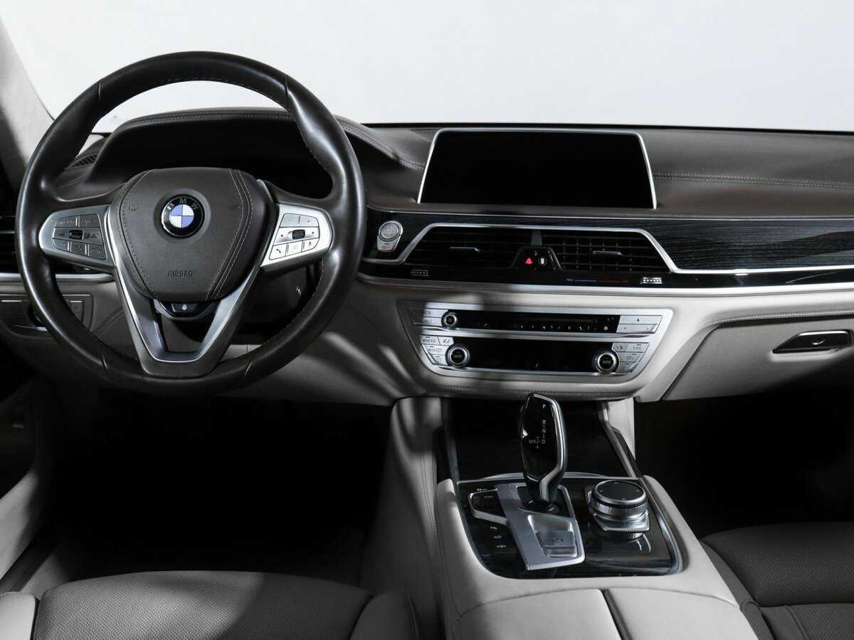 BMW 7 серии 2021 года с пробегом. Фото: #11