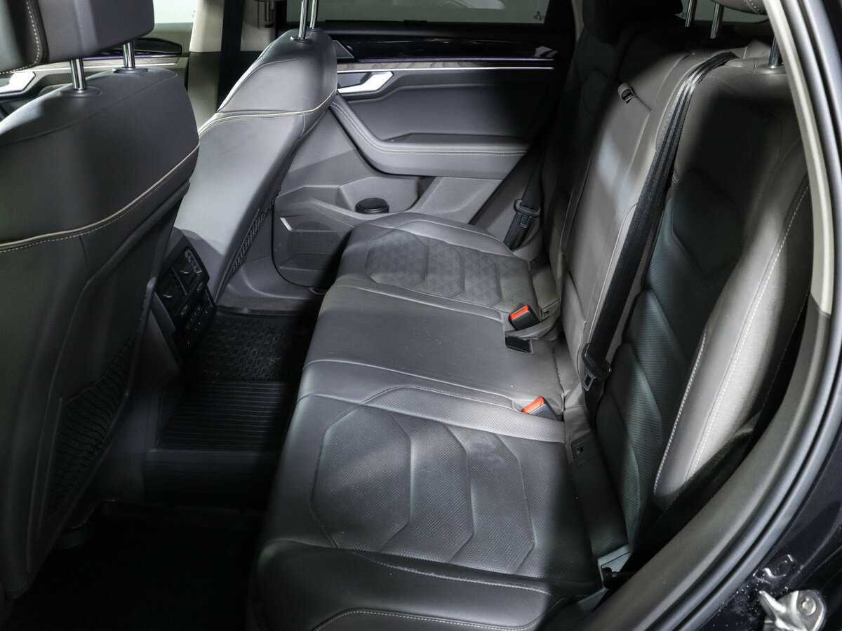 Volkswagen Touareg 2020 года с пробегом. Фото: #6