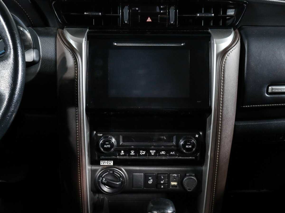 Toyota Fortuner 2019 года с пробегом. Фото: #9