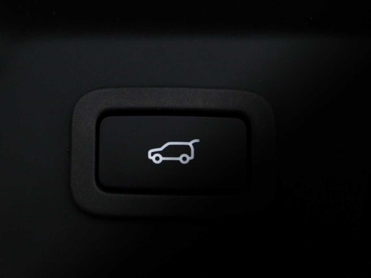 Land Rover Range Rover Velar 2018 года с пробегом. Фото: #17