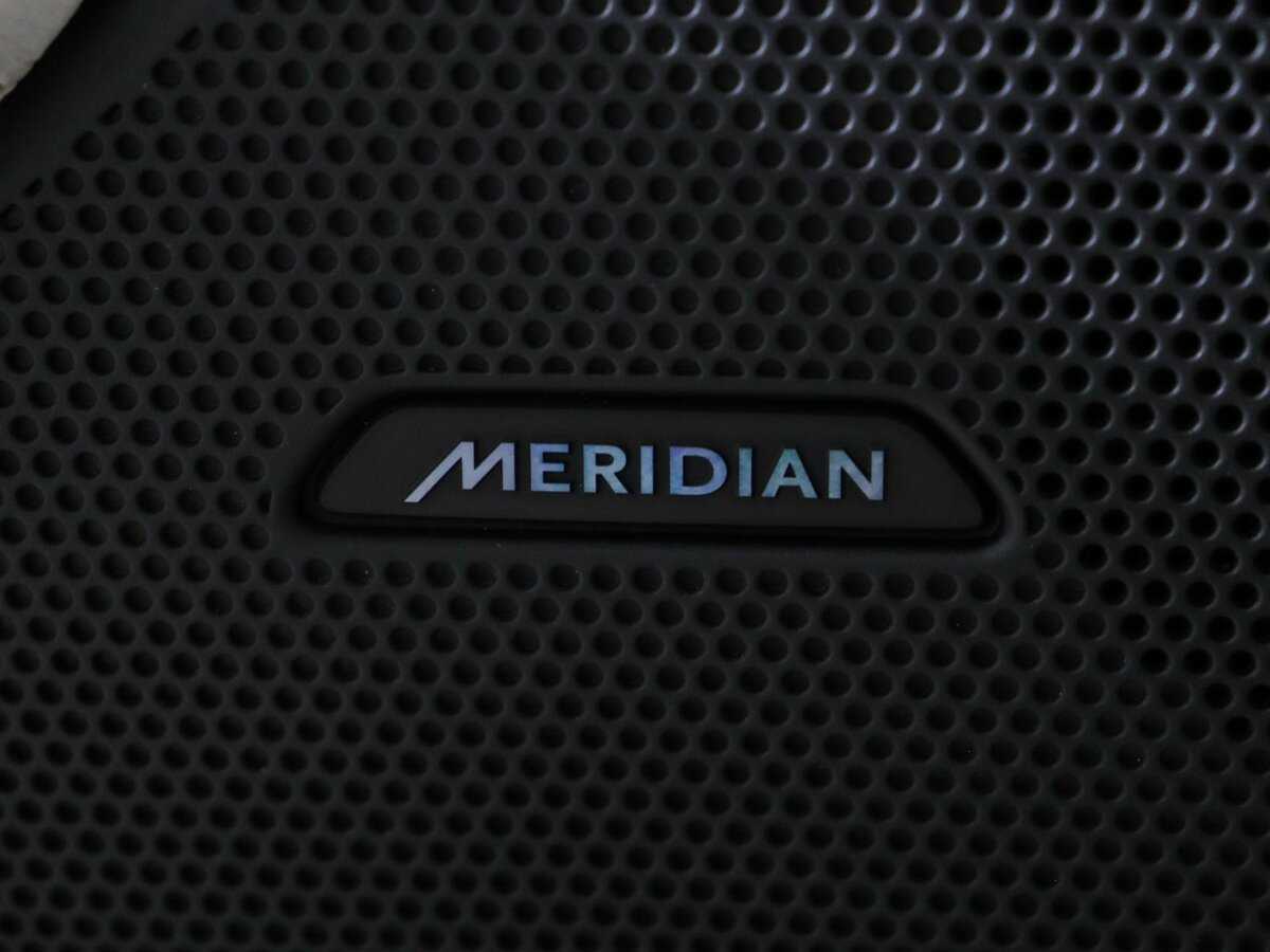 Land Rover Range Rover Velar 2018 года с пробегом. Фото: #18