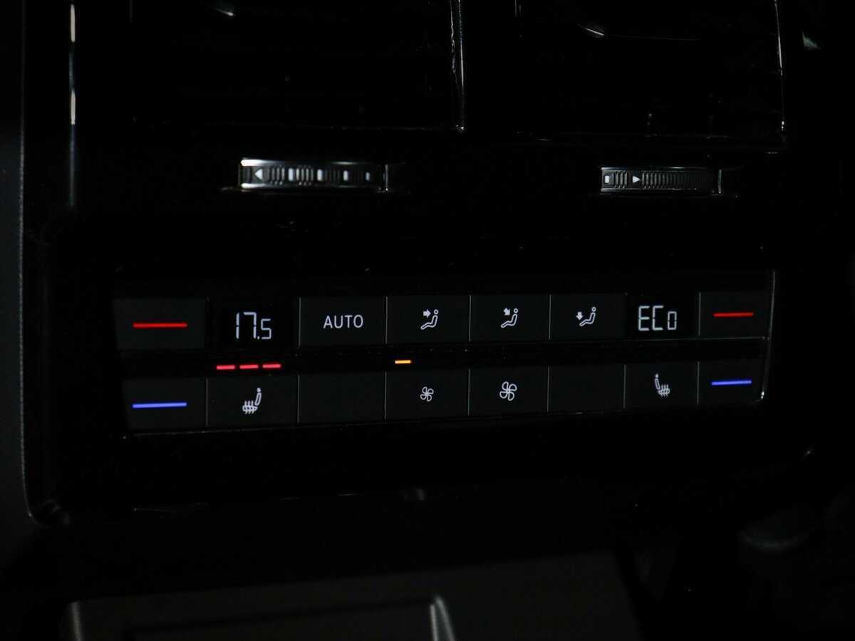 Volkswagen Touareg 2021 года с пробегом. Фото: #20