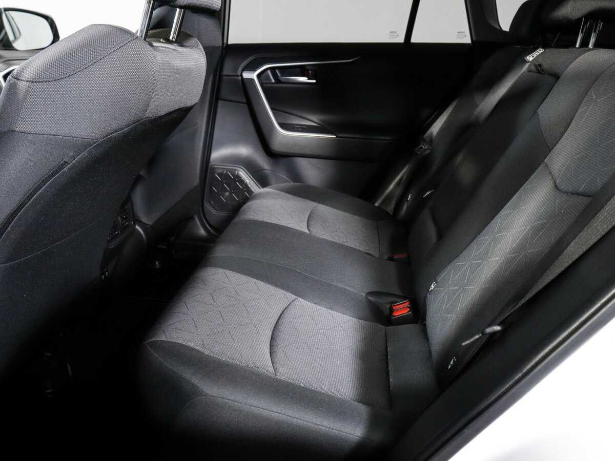 Toyota RAV4 2020 года с пробегом. Фото: #9