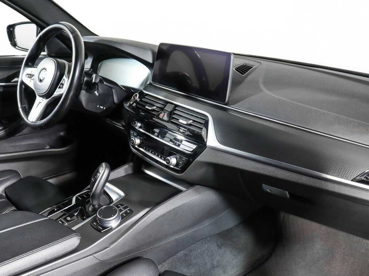 BMW 5 серии 2021 года с пробегом. Фото: #3