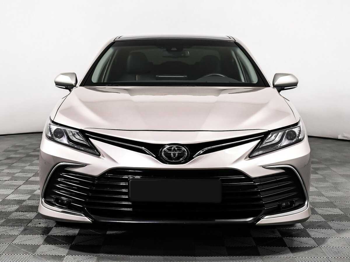 Toyota Camry 2023 года с пробегом. Фото: #1