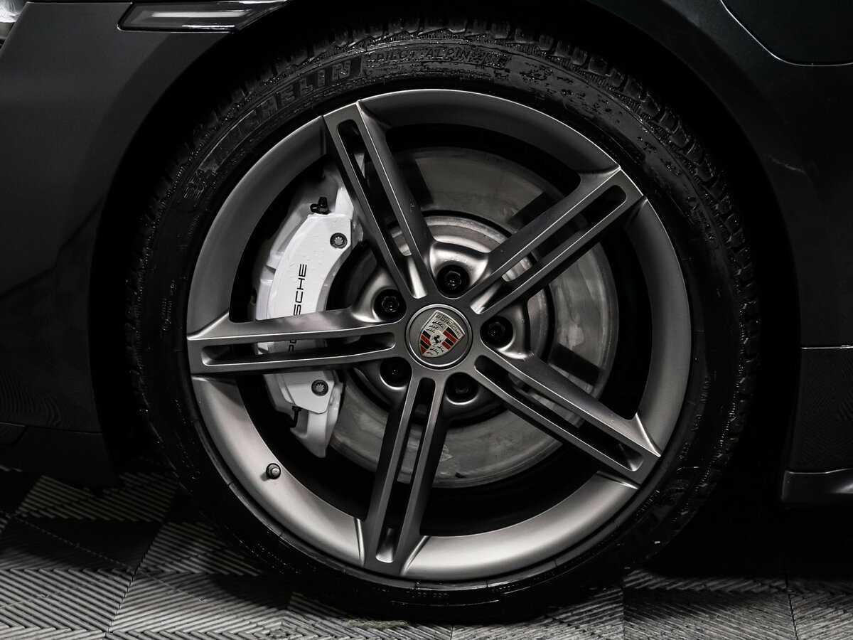 Porsche Taycan 2020 года с пробегом. Фото: #20