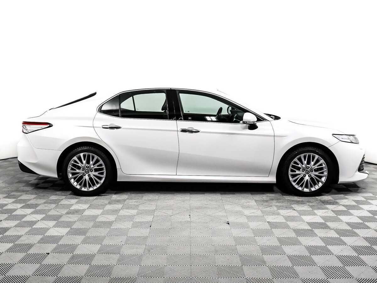 Toyota Camry 2018 года с пробегом. Фото: #3