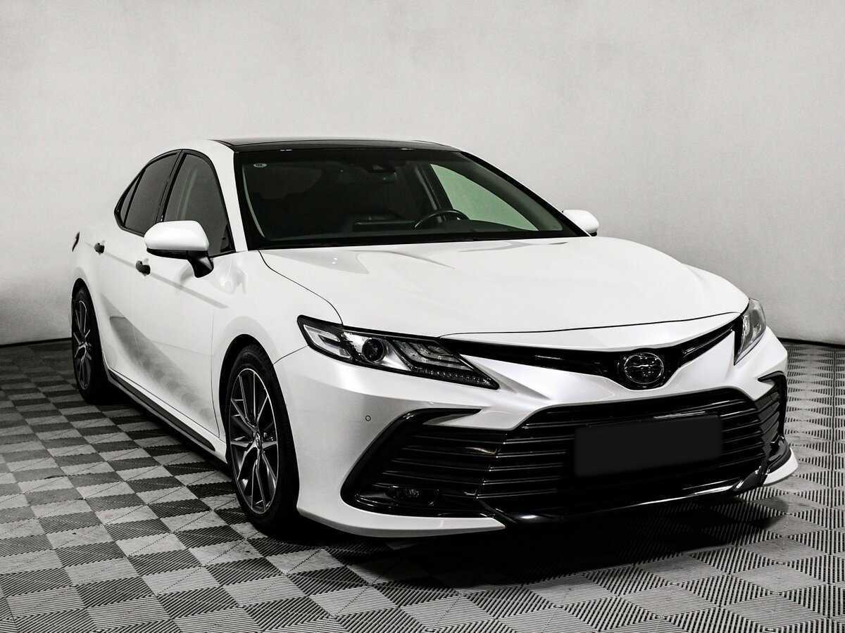 Toyota Camry 2023 года с пробегом. Фото: #2