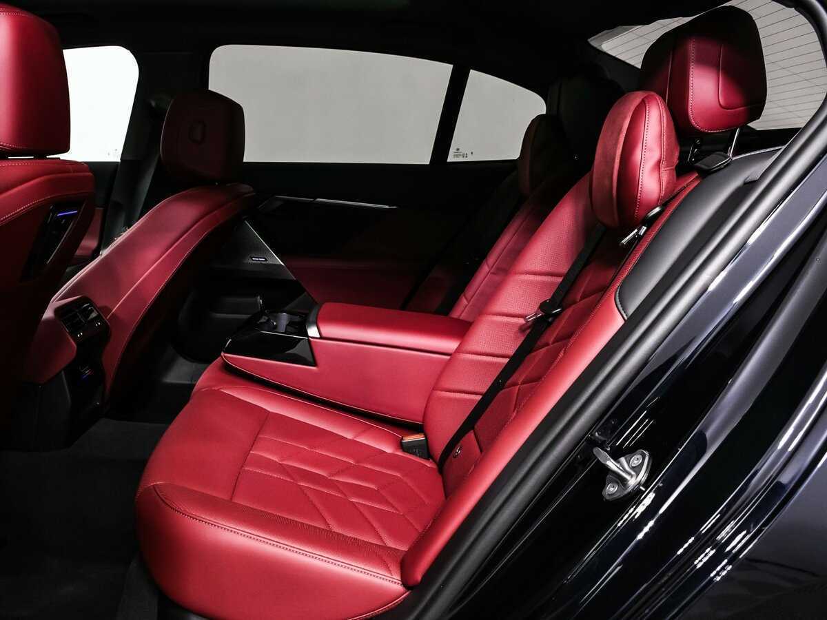 BMW 5 серии 2024 года с пробегом. Фото: #12