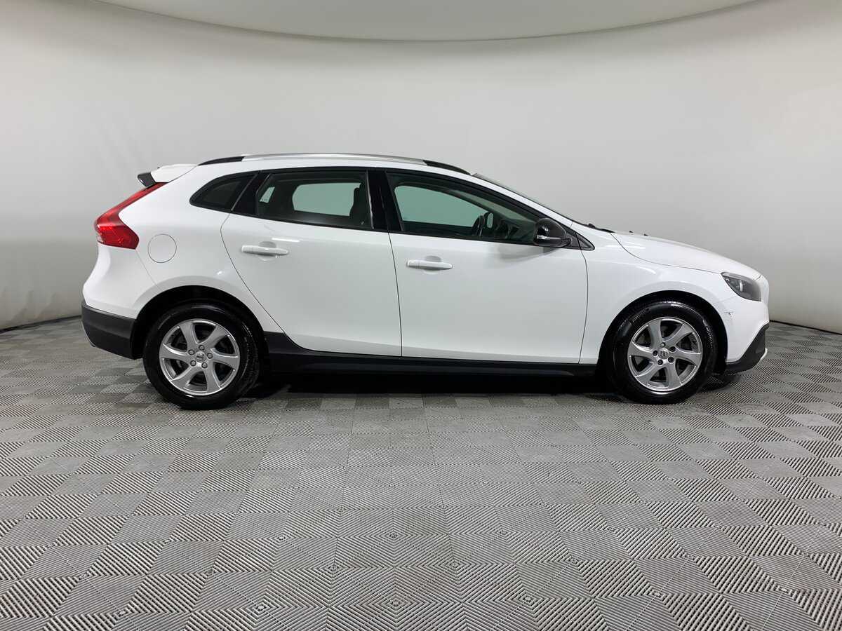 Volvo V40 Cross Country 2017 года с пробегом. Фото: #3