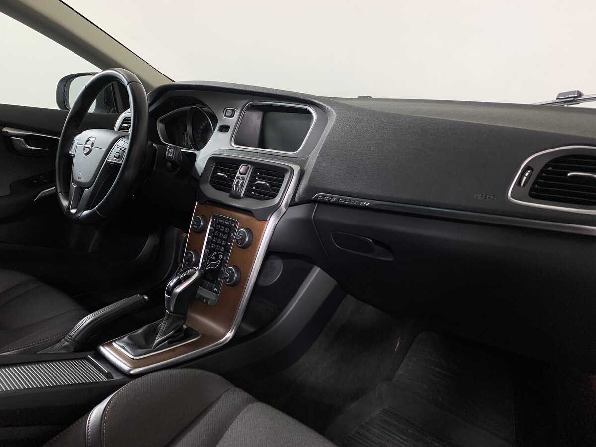 Volvo V40 Cross Country 2017 года с пробегом. Фото: #13