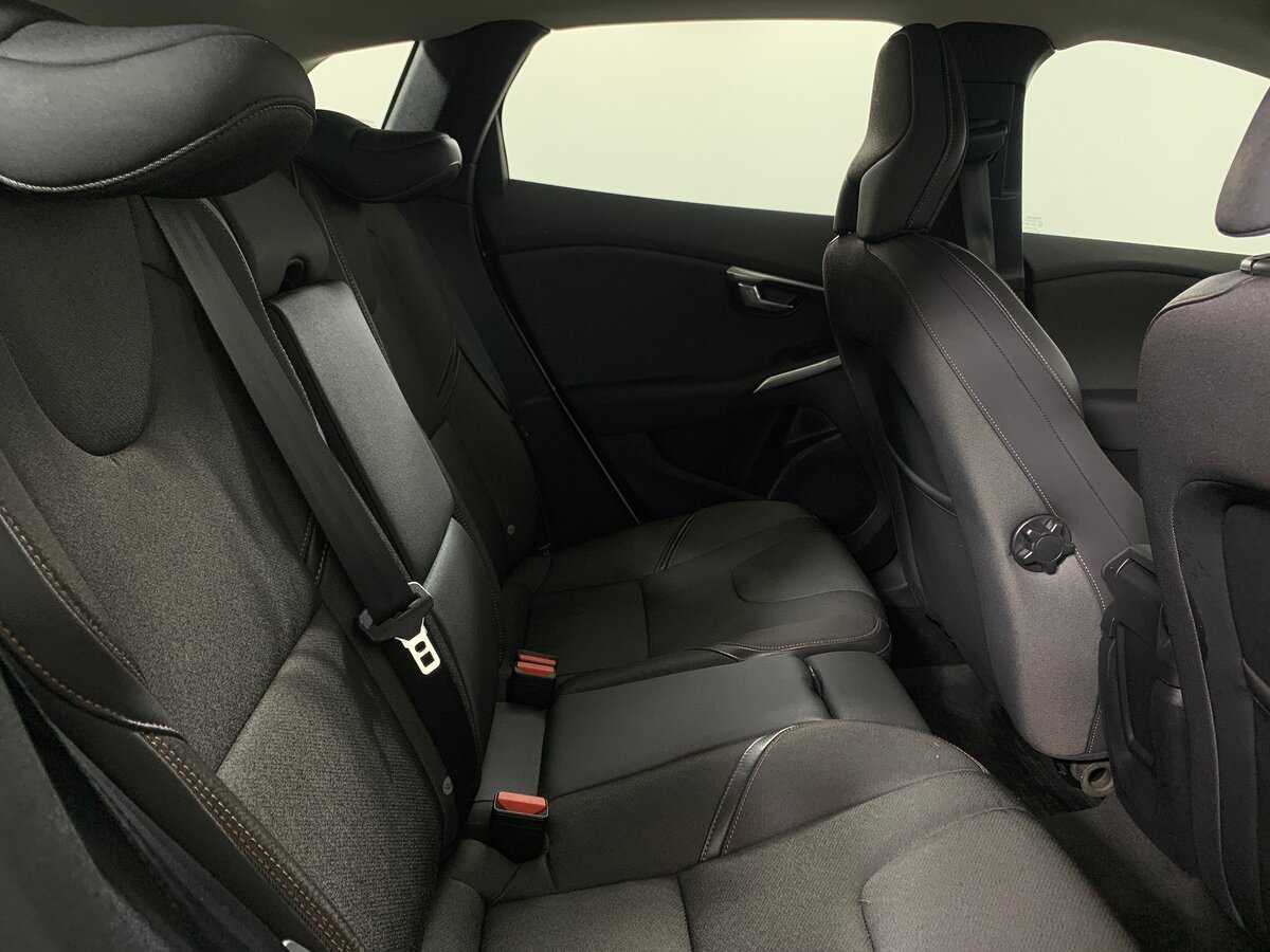 Volvo V40 Cross Country 2017 года с пробегом. Фото: #17