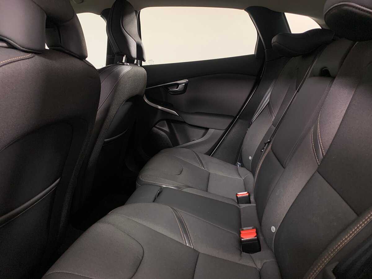 Volvo V40 Cross Country 2017 года с пробегом. Фото: #18