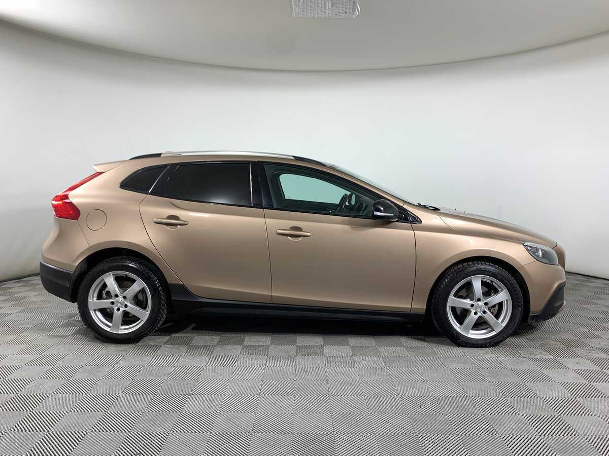 Volvo V40 2015 года с пробегом. Фото: #3