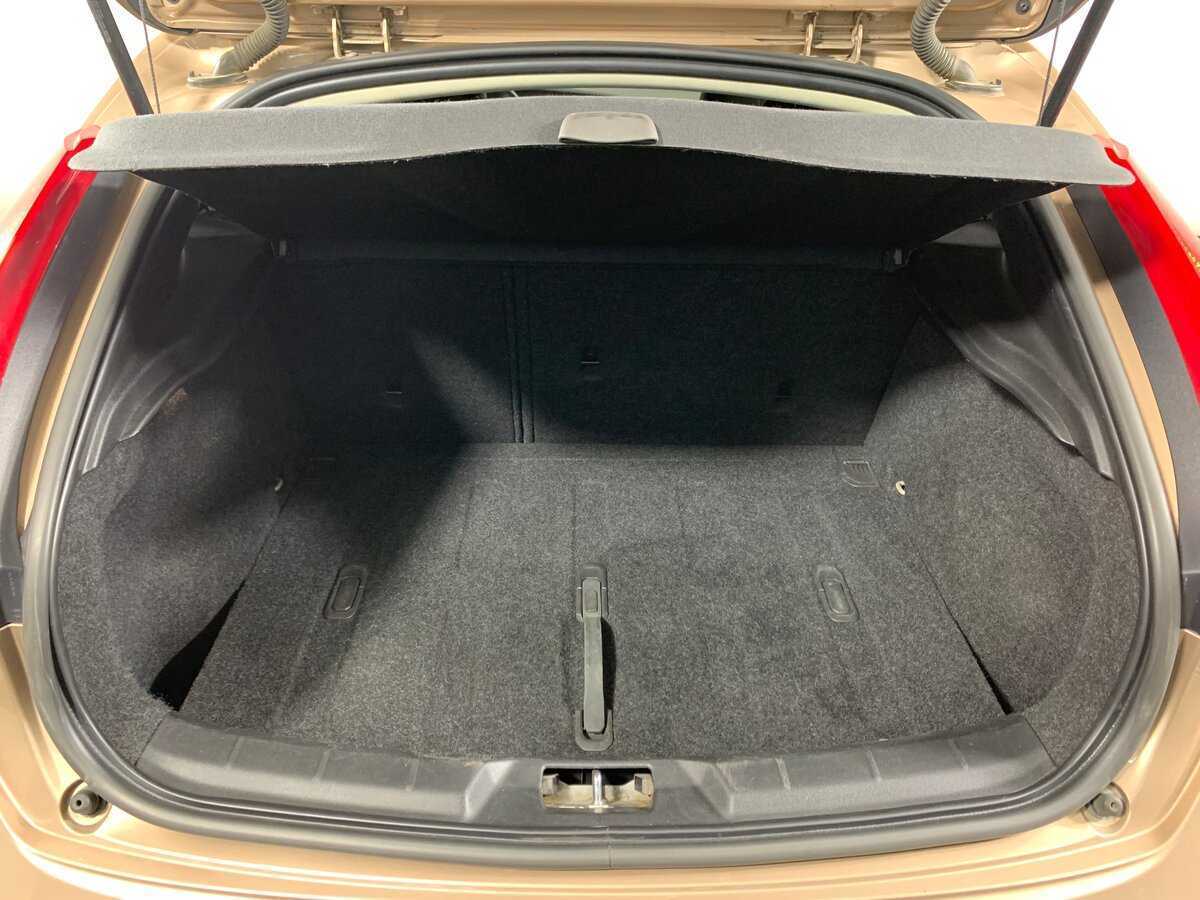 Volvo V40 2015 года с пробегом. Фото: #19