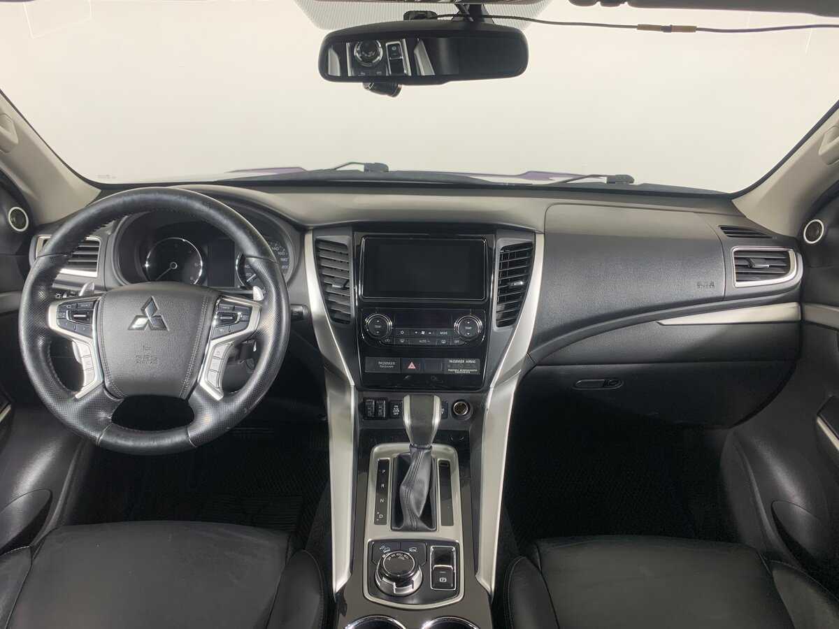 Mitsubishi Pajero Sport 2017 года с пробегом. Фото: #12