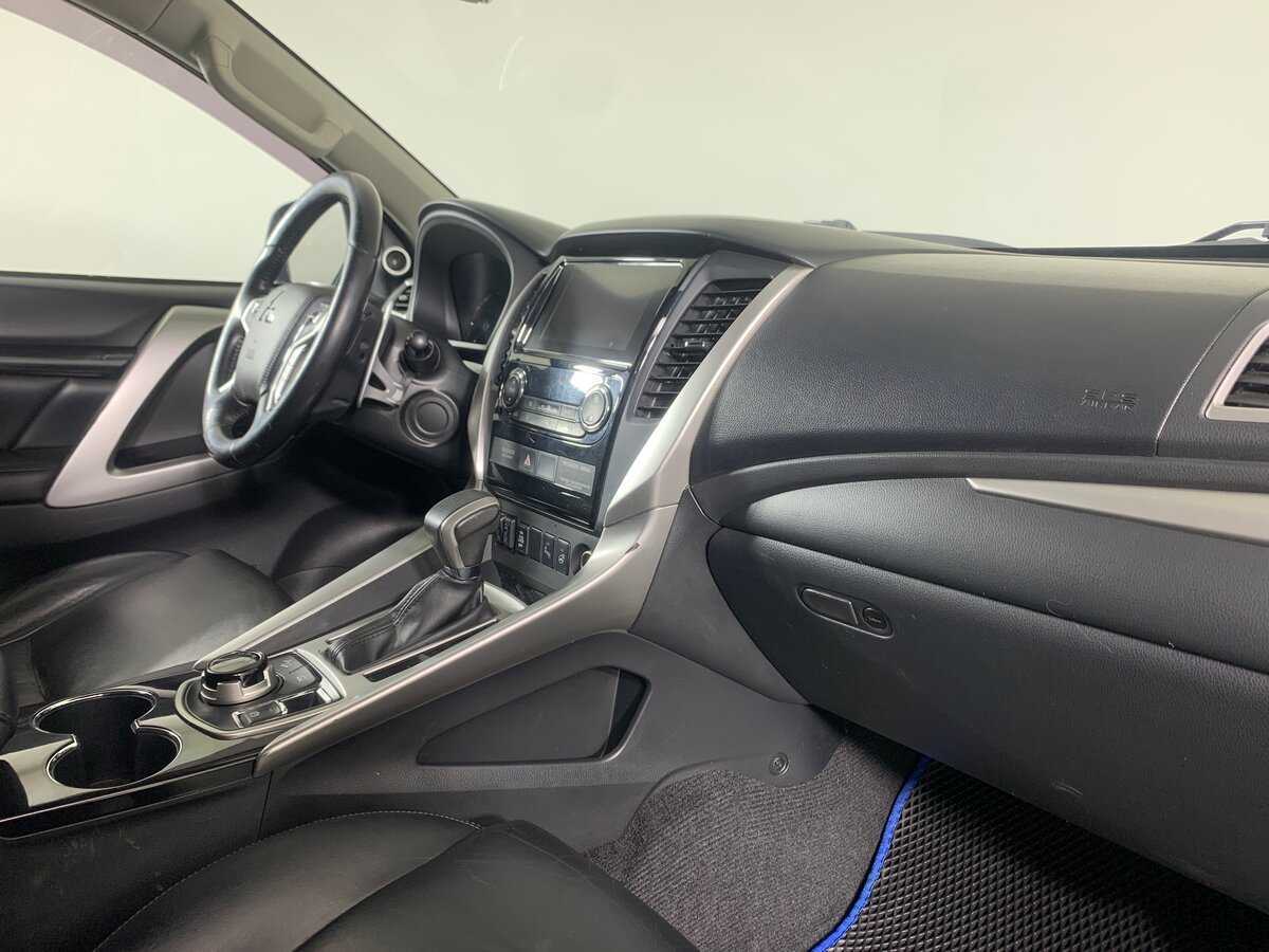 Mitsubishi Pajero Sport 2017 года с пробегом. Фото: #13